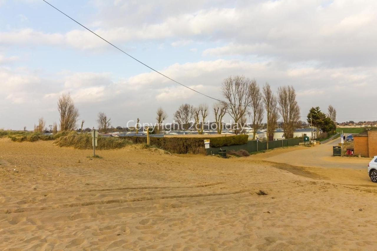 Отель 6 Berth Caravan With Decking Nearby Heacham Beach In Norfolk Ref 21047A Экстерьер фото
